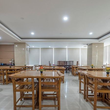 Oyo 1114 Hotel Denpasar Makassar Exterior foto