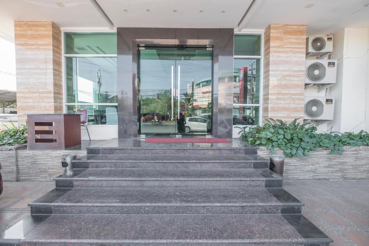 Oyo 1114 Hotel Denpasar Makassar Exterior foto